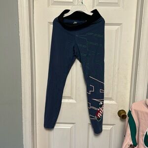 Women’s Nike Color-block Leggings

Like New.
Part of a set (see other listings)